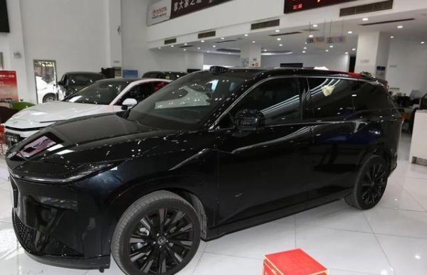 牛来了 丰田总算“妥协了”，SUV顶配才13万，车长4米6带遥控泊车，比国产还便宜